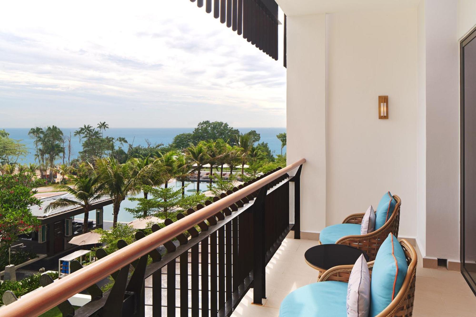 The Westin Desaru Coast Resort Exterior foto A balcony at the resort