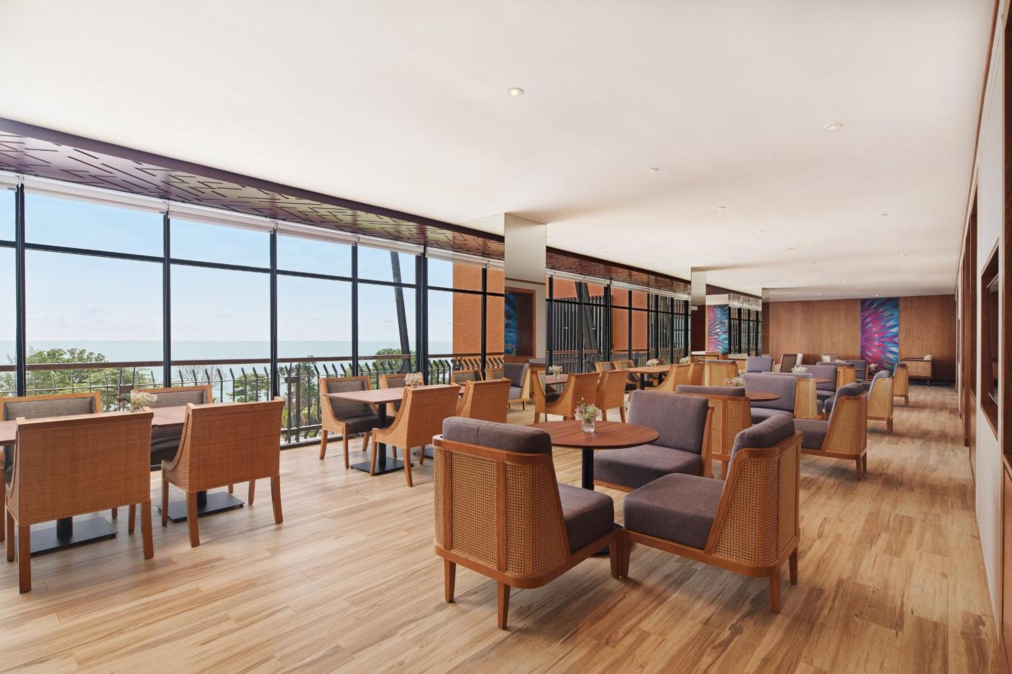 The Westin Desaru Coast Resort Exterior foto The Club at KLIA