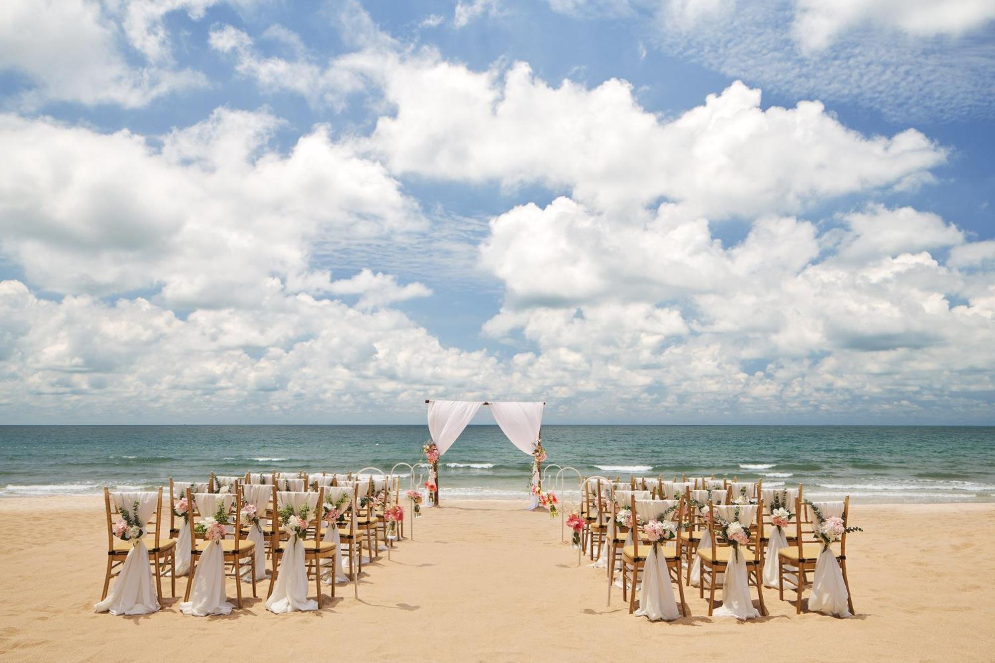 The Westin Desaru Coast Resort Exterior foto Beach wedding