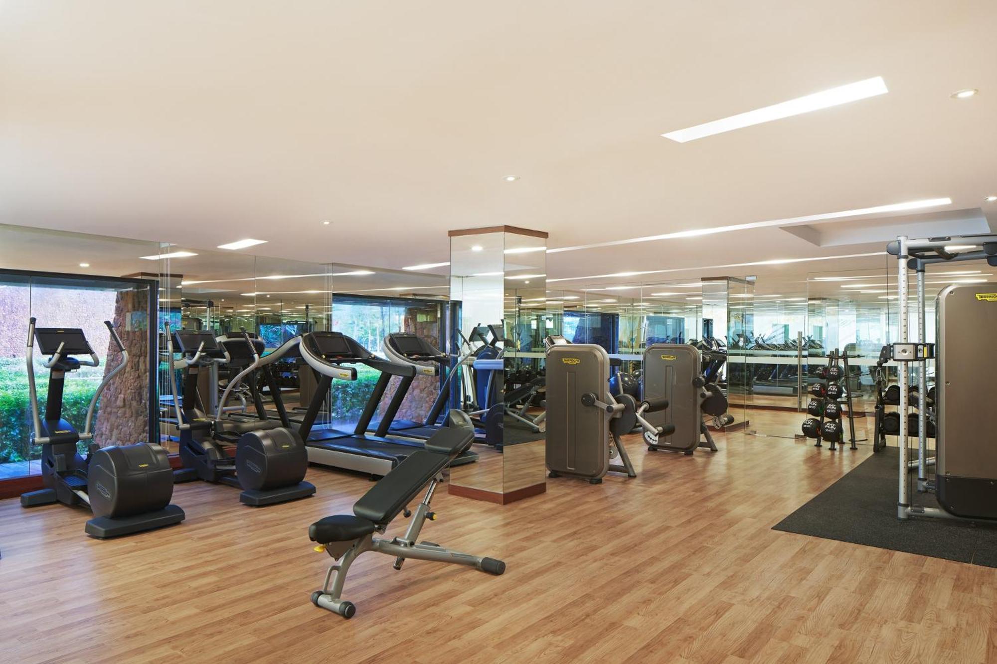 The Westin Desaru Coast Resort Exterior foto The gym at the hotel