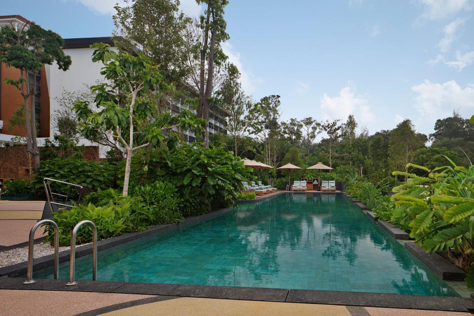 The Westin Desaru Coast Resort Exterior foto The swimming pool at the hotel